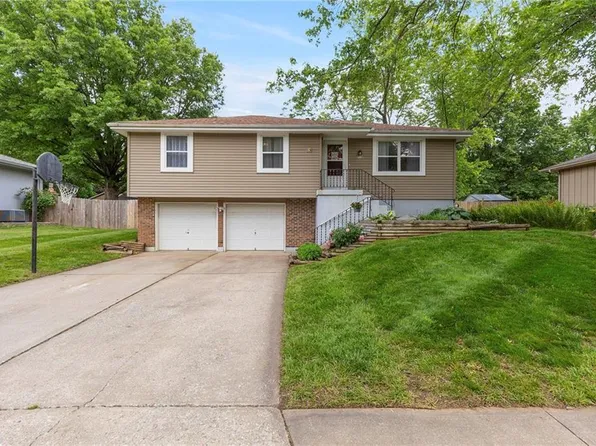 215 SE Country Ln, Lees Summit, MO 64063