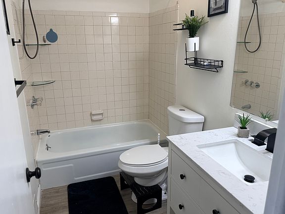 3rd image of 62 Juniper Ct