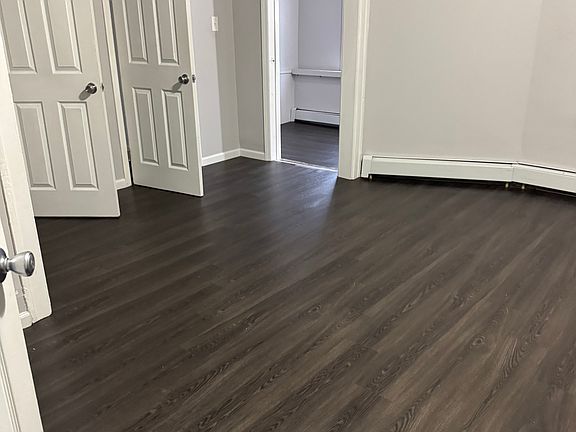 5th image of 905 S 20th St Floor 2