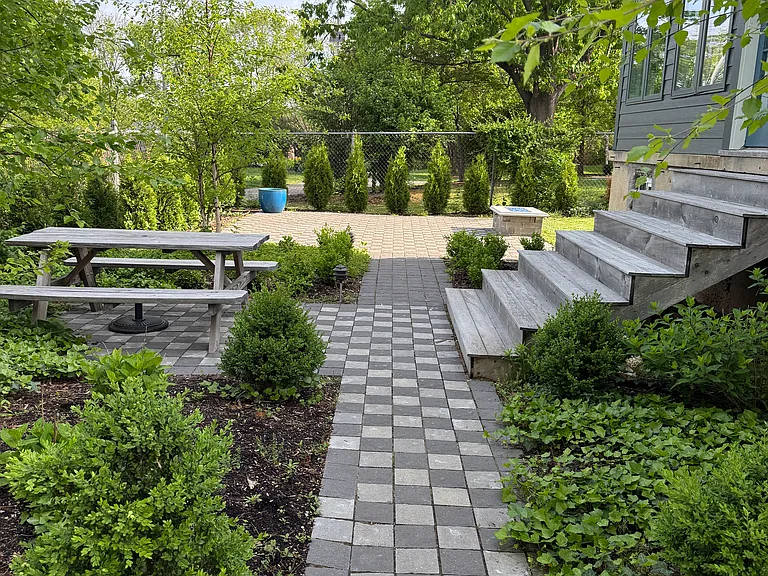 1137 Gilbert Ave — Photo 21