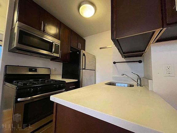 3rd image of 2305 30th Ave APT D7