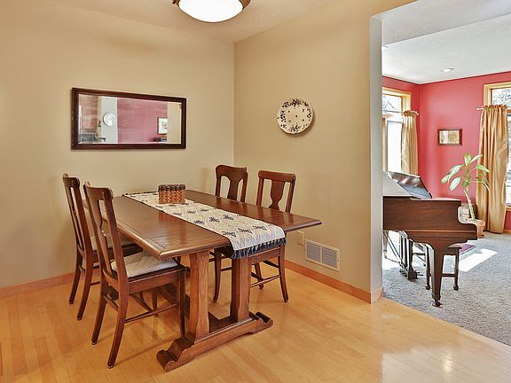 5th image of 128 Kenwood St