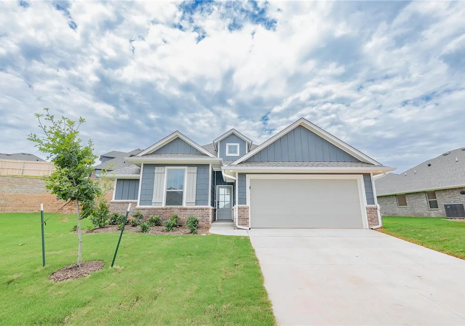 3 Bedroom 2 Bathroom 2 Car Garage Home in Edmond School District — Photo 1