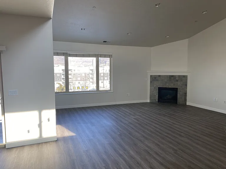 Axis at 739 Apartments — Photo 17