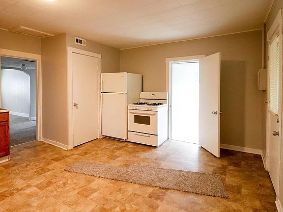 3rd image of 1051 Alpine Ave NW #2