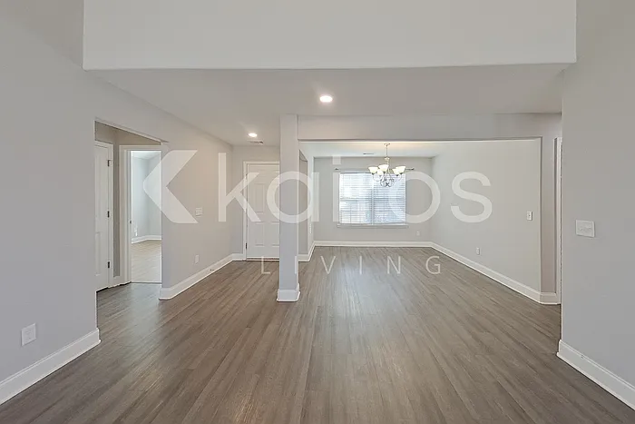 228 Western Red Cedar Dr — Photo 3