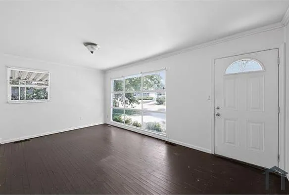 3 bed, 960 sqft, $1,625 — Photo 2