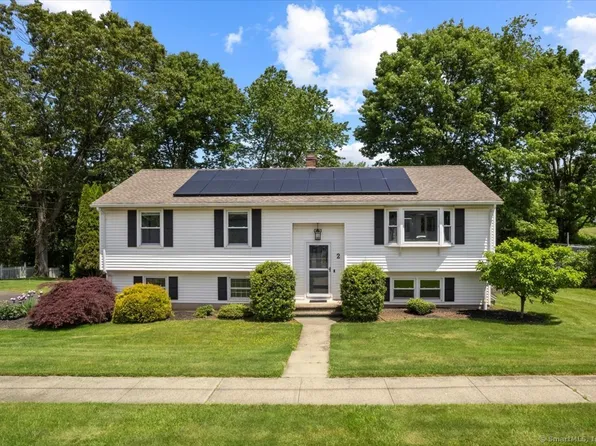 2 Costanzo Court, Hamden, CT 06518