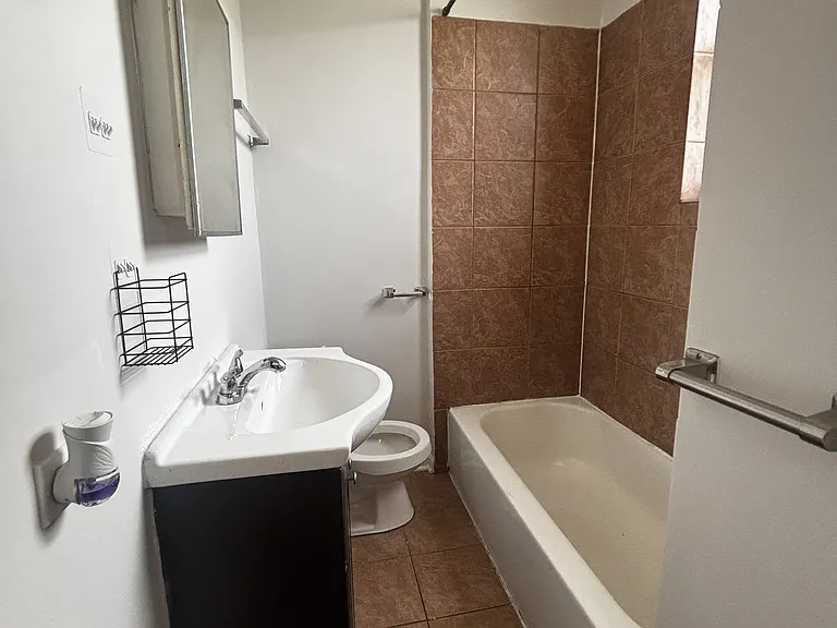 2101 S Marshall Blvd #3M — Photo 11