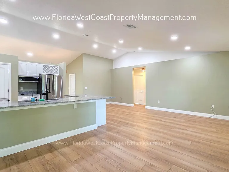4667 Hamlets Grove Dr — Photo 17