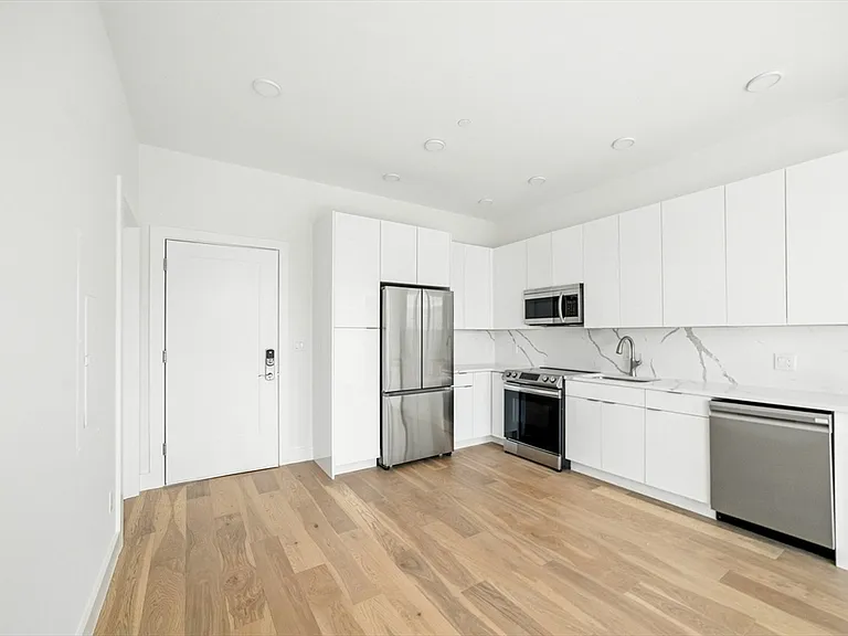40 Hichborn St #202 — Photo 1