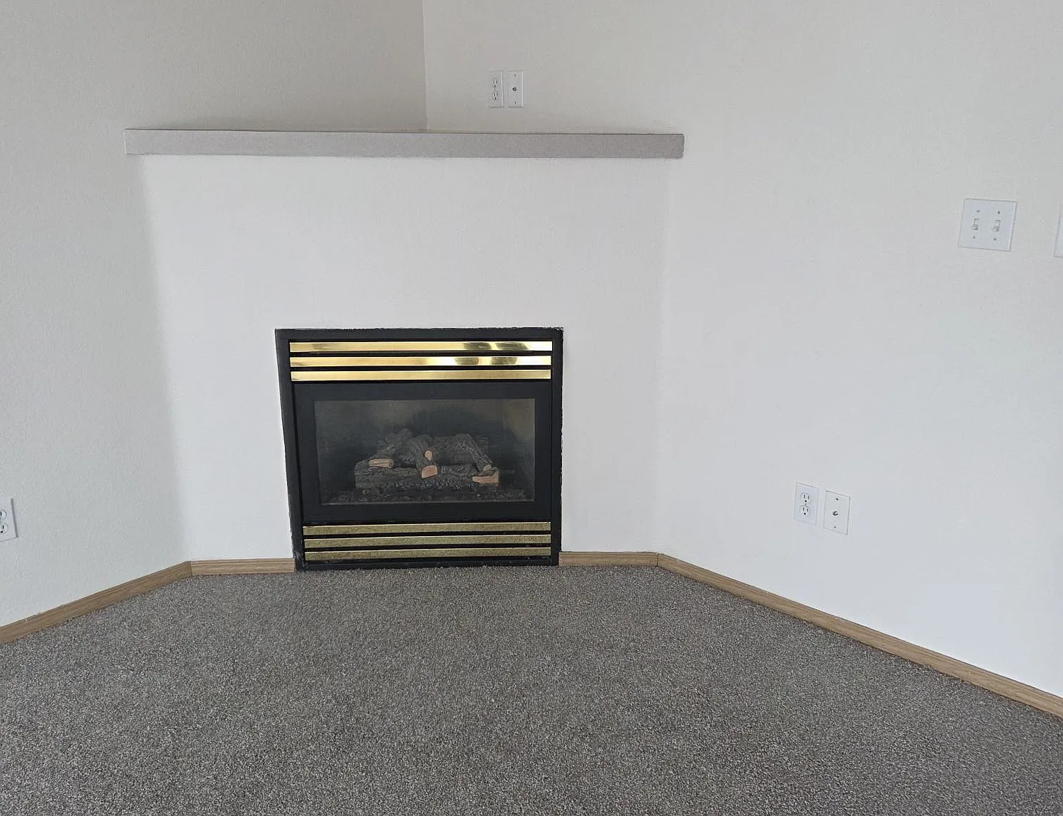 3 bed, 2.5 bath, 1334 sqft, $1,995 — Photo 3