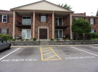617 Logsdon Ct, Douglass Hills, KY 40243