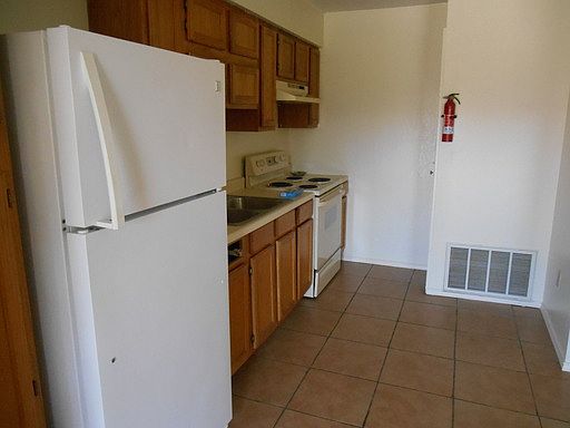 2nd image of 2503 SE 6th St APT 19