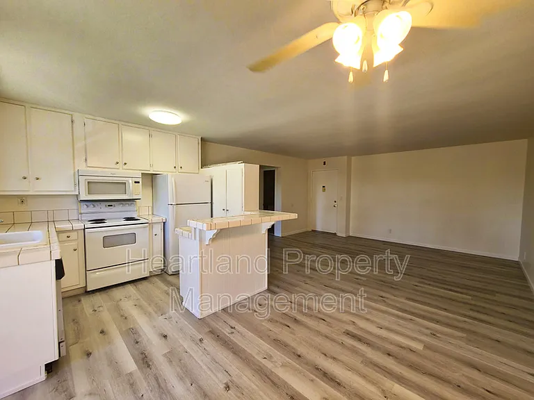 7858 Cowles Mountain Ct #D29 — Photo 2