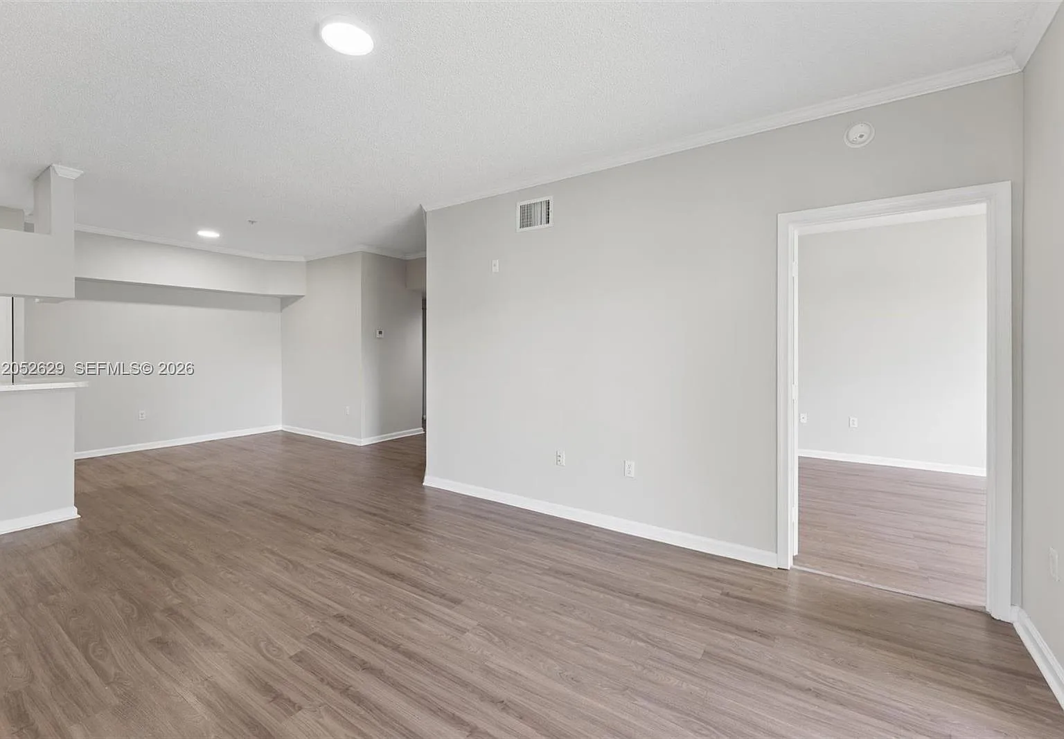 Palms Point Condo — Photo 2