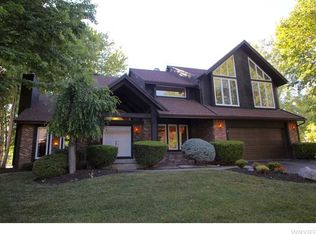 8 Earldom Way, Getzville, NY 14068