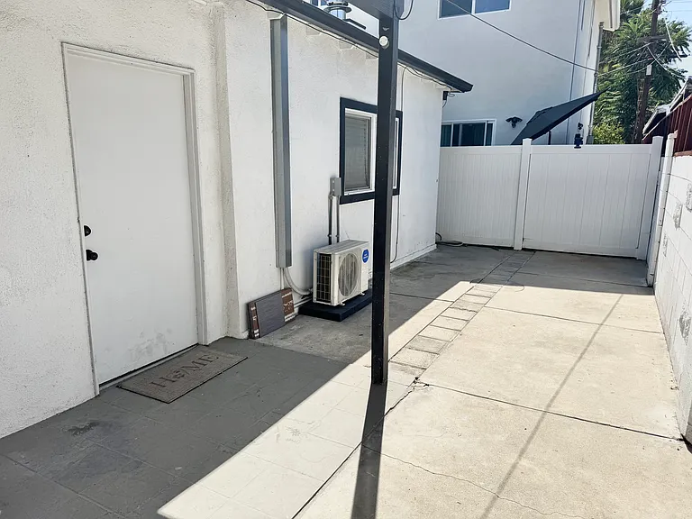 7703 Tampa Ave — Photo 2
