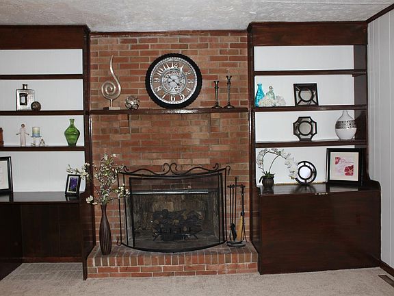 3rd image of 631 Hyden Ct