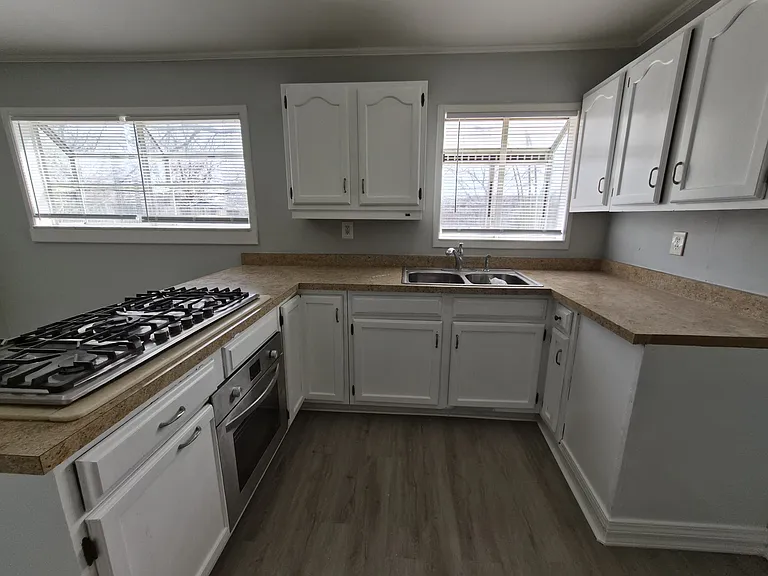 3747 Ireland Dr — Photo 16