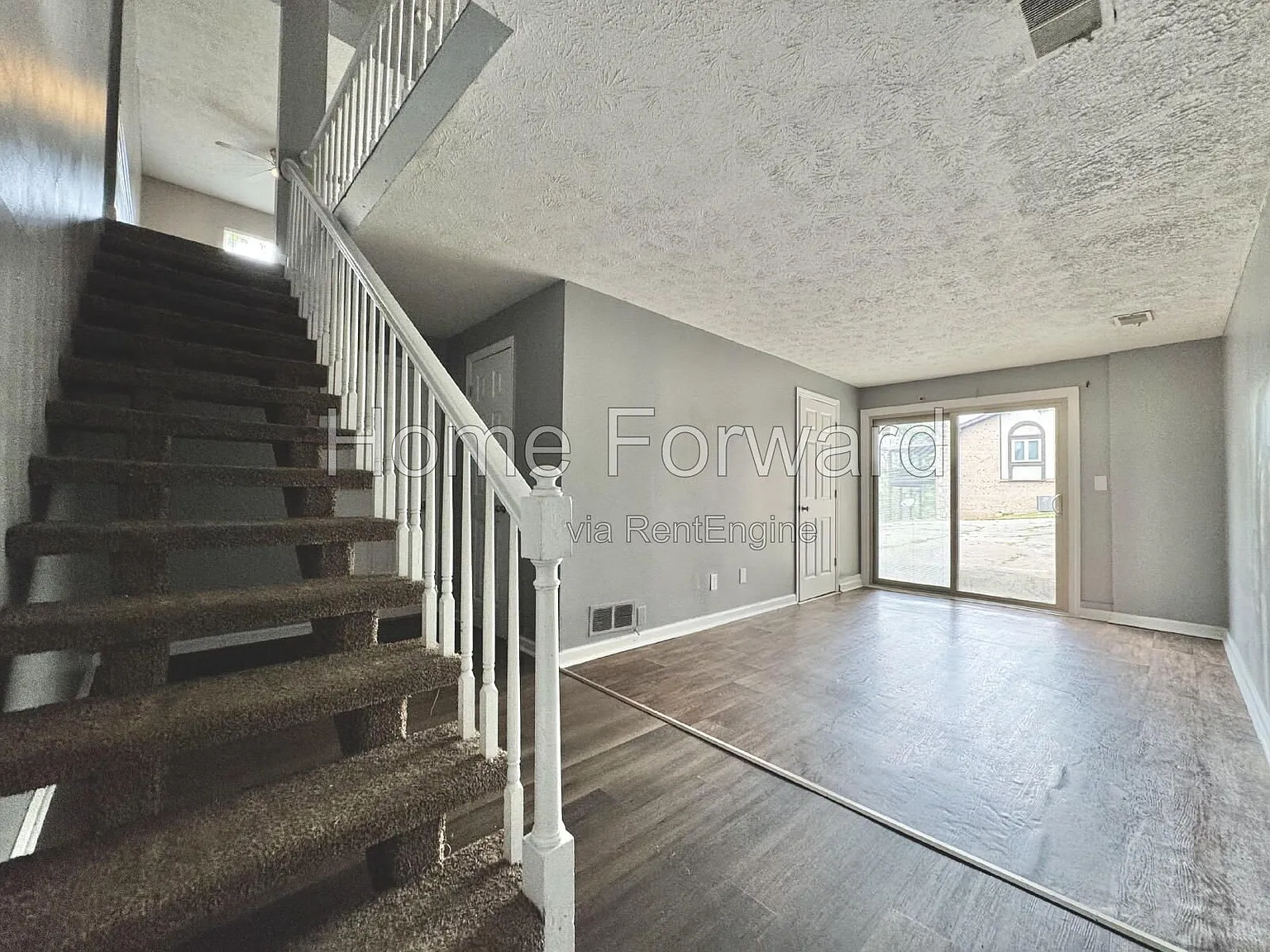 3 bed, 2.0 bath, 1830 sqft, $1,400 — Photo 3