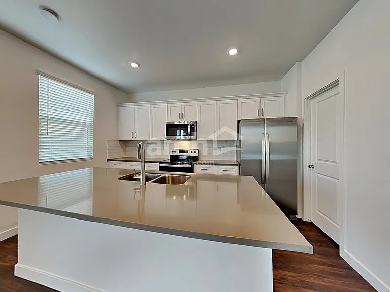 2128 W Alicia Dr — Photo 3