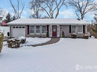 43 Kingsley Rd, Kendall Park, NJ 08824