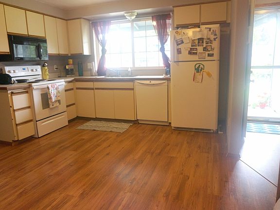 5th image of 221 Belmark Ave