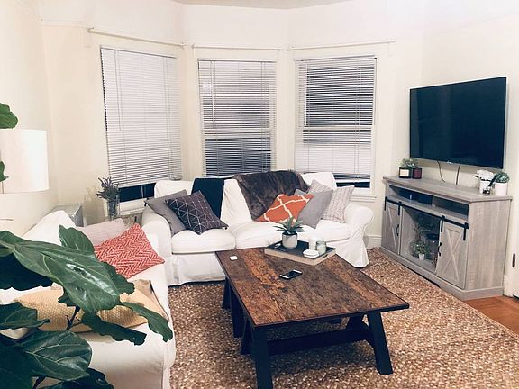 4th image of 2240 Bay St APT 106