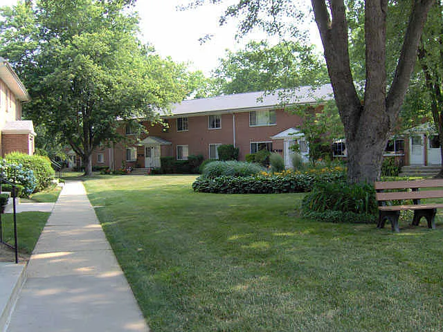 1 Garden Pl — Photo 4