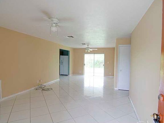 4th image of 961 SW 81st Ter