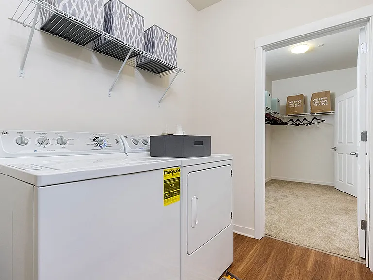 Oakcliff Apartments — Photo 6