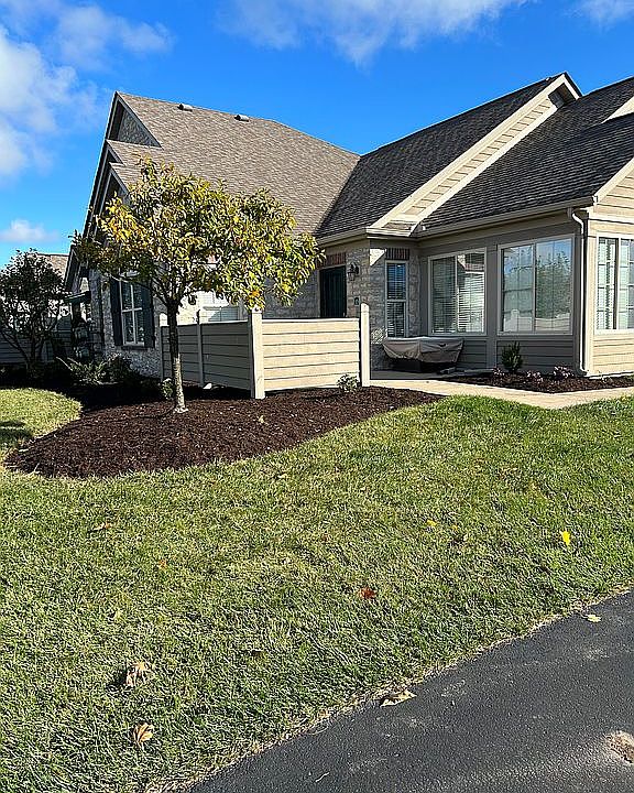 1st image of 2750D Canterbury Cir