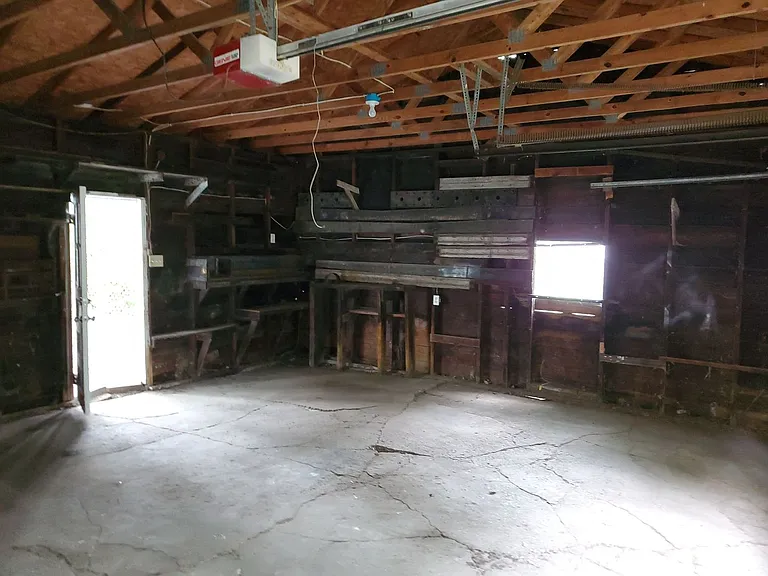 1615 Rowland Ave NE — Photo 9