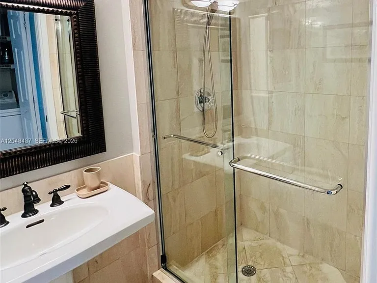 3600 Mystic Pointe Dr #1401 — Photo 19