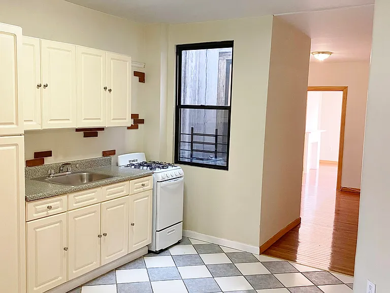 1584 York Ave #5 — Photo 7
