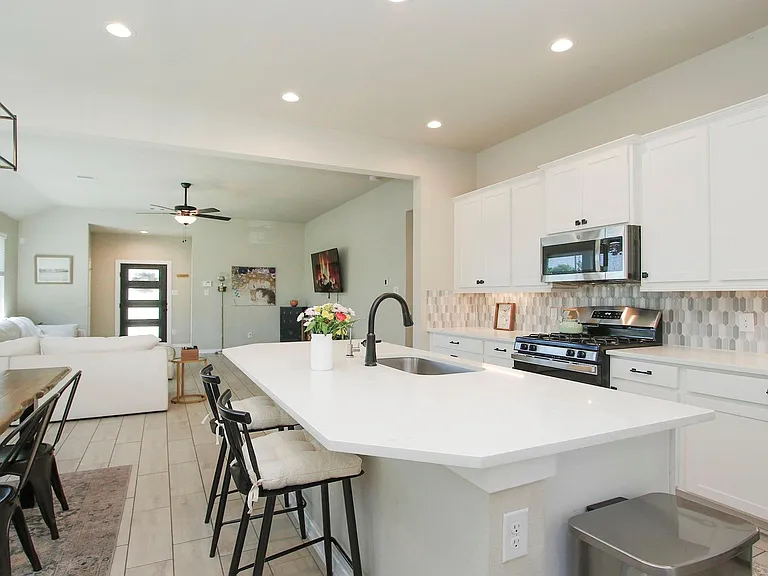 320 Rise Ln — Photo 17
