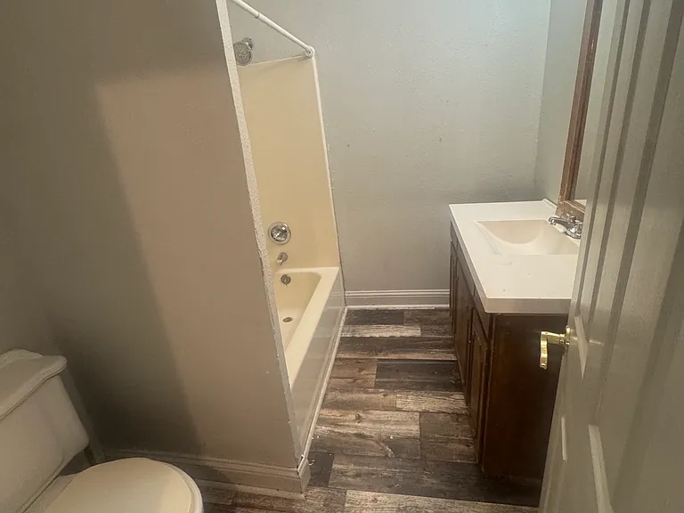 437 Woodrow St — Photo 5