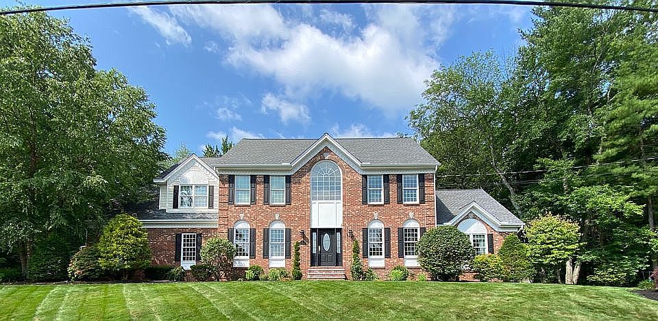 1st image of 5 Rosecliff Dr