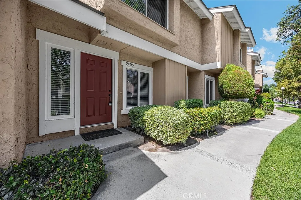 3 bed, 2.5 bath, 1325 sqft, $3,850 — Photo 1
