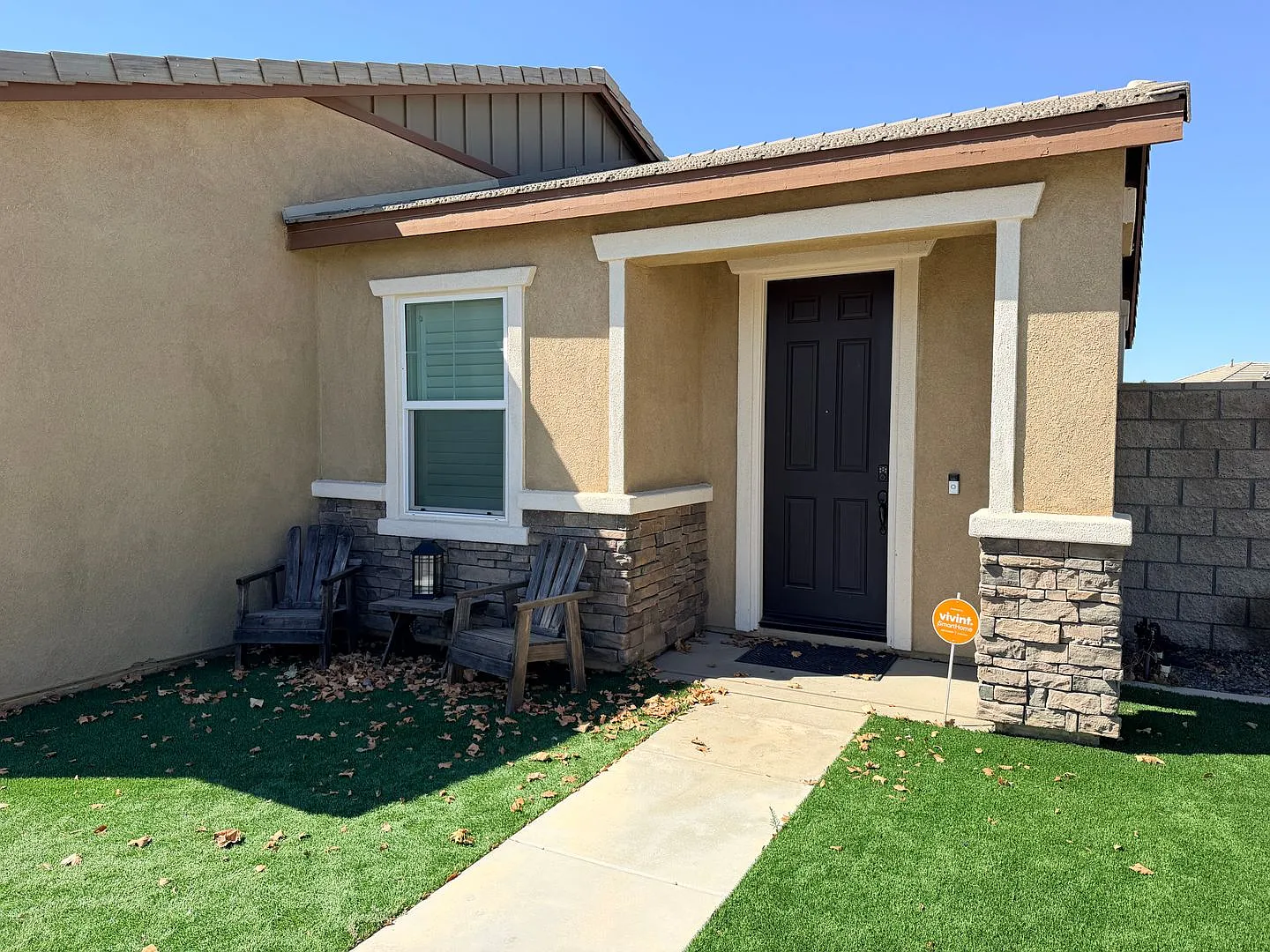 Modern Single-Story 4-Bedroom Home in Menifee — Photo 4