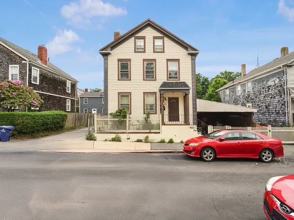 39 Smith St, New Bedford, MA 02740
