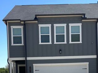 860 Point Place Dr, Loganville, GA 30052