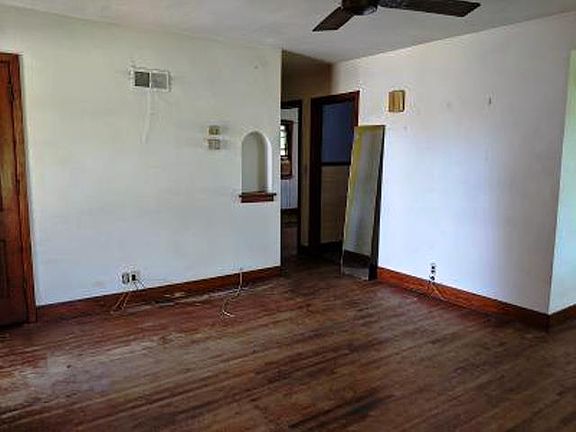 3rd image of 542 Hayes Ave