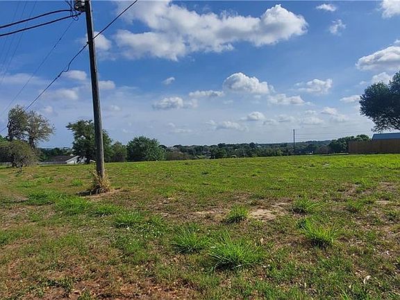 5th image of 504 Reba Dr