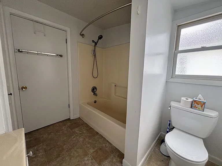 21 S 11th St #UPPER — Photo 11