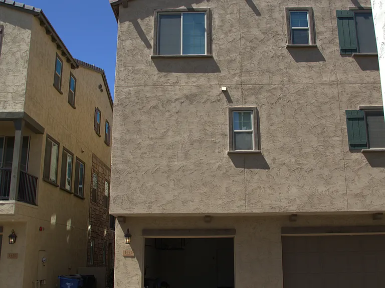 1676 E Hampton Ln — Photo 46