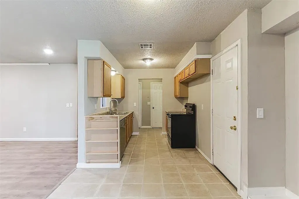 4 bed, 1755 sqft, $1,700 — Photo 3
