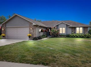 2701 Lancelot Ln NW, Cedar Rapids, IA 52405