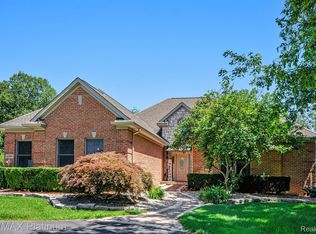 4090 Rolling Acres Dr, Hartland, MI 48353